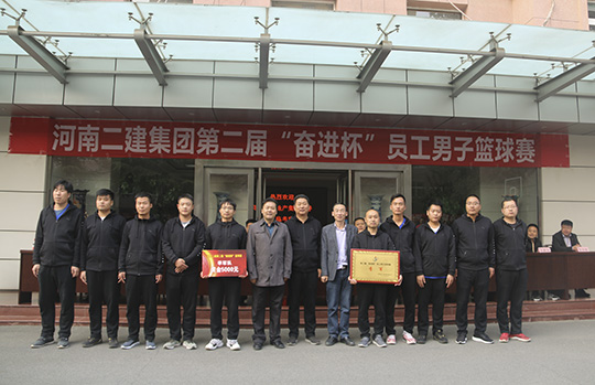 拼搏手机版（中国）领导与季军团队合影留念