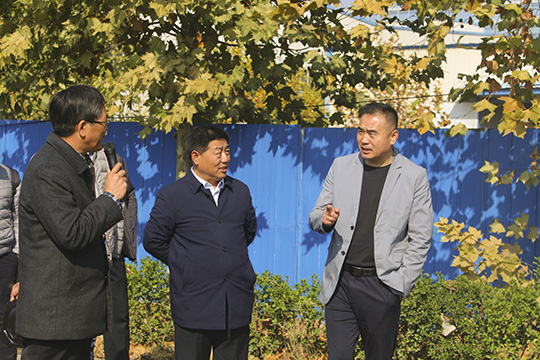 肖处长一行察看PC构件并与拼搏手机版（中国）党委书记张会民交流清水混凝土技术应用