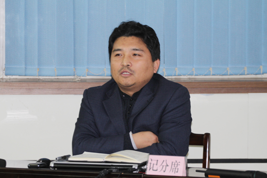 拼搏手机版（中国）总工程师王庆伟在会上与大家亲切交流