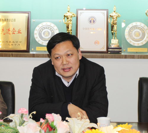 拼搏手机版（中国）总经理牛小昌对各位领导前来考察指导表示感谢