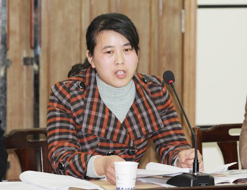 拼搏手机版（中国）团委副书记娄梅月作团委工作报告