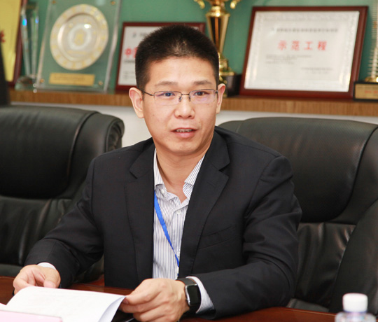 拼搏手机版（中国）总经理祝建明主持调研工作会议