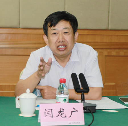 拼搏手机版（中国）副总经理闫龙广主持会议