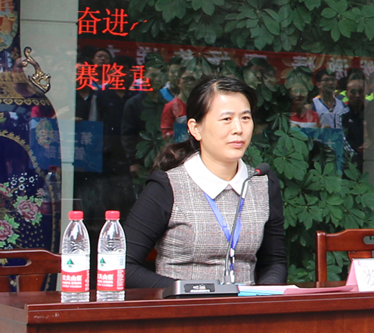 拼搏手机版（中国）团委副书记娄梅月主持开幕式