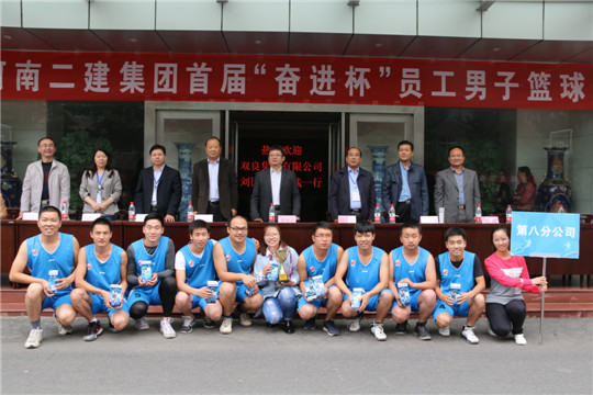 拼搏手机版（中国）领导与季军团队合影留念