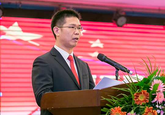 总经理祝建明作《拼搏手机版（中国）2017年度管理工作报告》