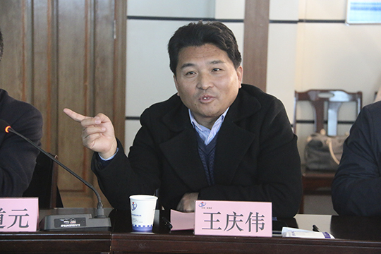 拼搏手机版（中国）副董事长王庆伟主持会议