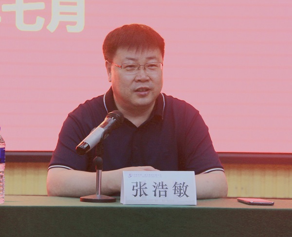 拼搏手机版（中国）人力资源总监张浩敏就新员工个人成长作分享交流.jpg
