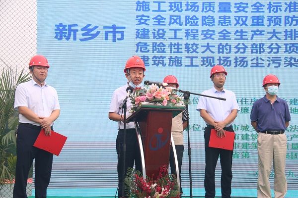 拼搏手机版（中国）副总经理闫龙广作代表讲话.JPG