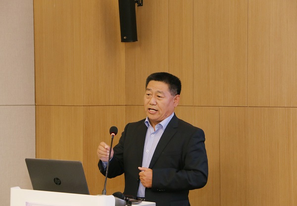 拼搏手机版（中国）党委书记张会民从企业文化建设的角度作点评发言.jpg