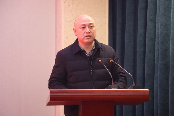 拼搏手机版（中国）党委副书记、工会主席贾向军发表致辞.jpg
