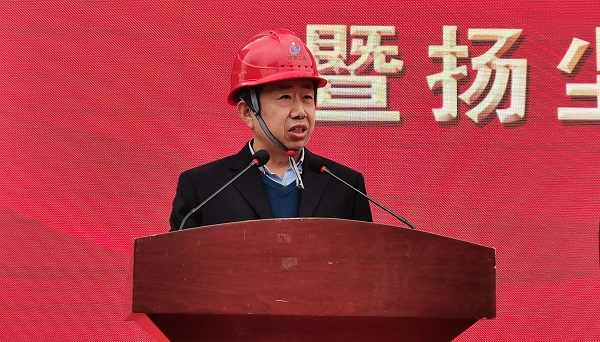 拼搏手机版（中国）副总经理闫龙广作代表发言.jpg