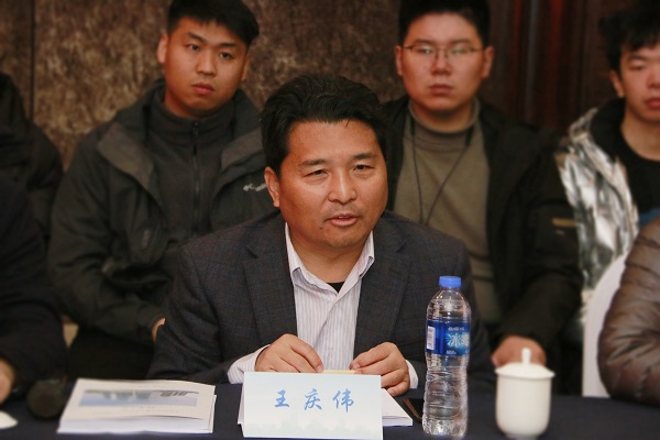拼搏手机版（中国）副董事长王庆伟发表讲话.jpg