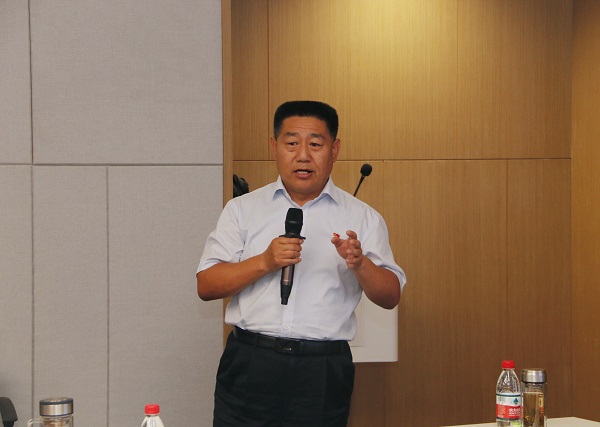 拼搏手机版（中国）党委书记张会民主持活动.jpg