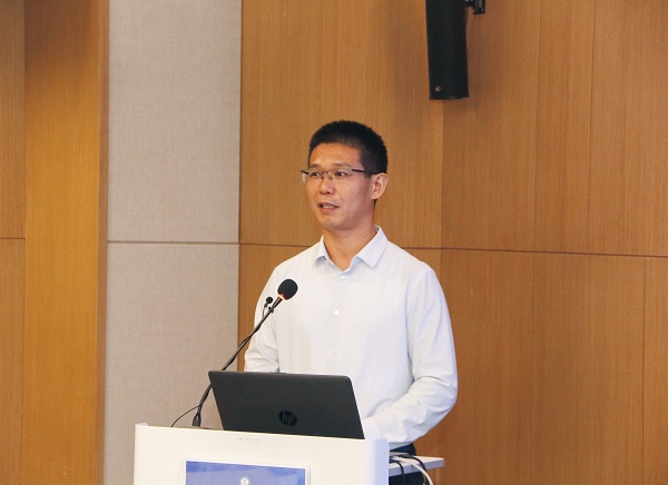 拼搏手机版（中国）总经理祝建明作总结讲话.jpg