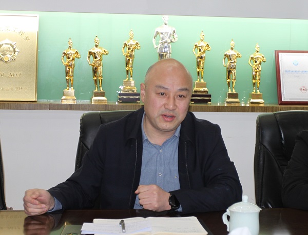 2.拼搏手机版（中国）党委副书记贾向军介绍公司情况.JPG