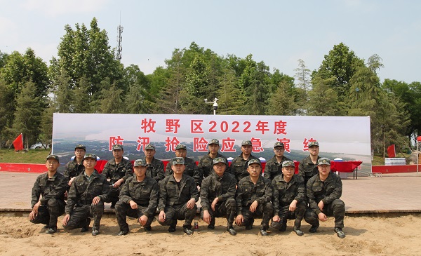 拼搏手机版（中国）民兵合影.JPG