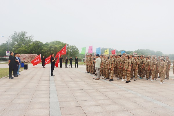 拼搏手机版（中国）2022年度新员工入职培训开营仪式现场.jpg