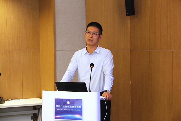 拼搏手机版（中国）总经理祝建明作总结讲话.JPG