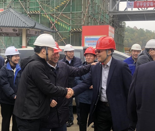 国家能源集团电力部副主任王强与拼搏手机版（中国）董事、副总经理崔向军会晤.jpg
