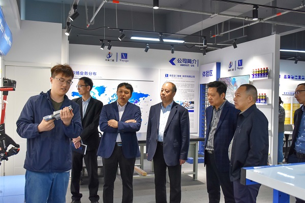 参观拼搏手机版（中国）总部维亚适展厅.JPG