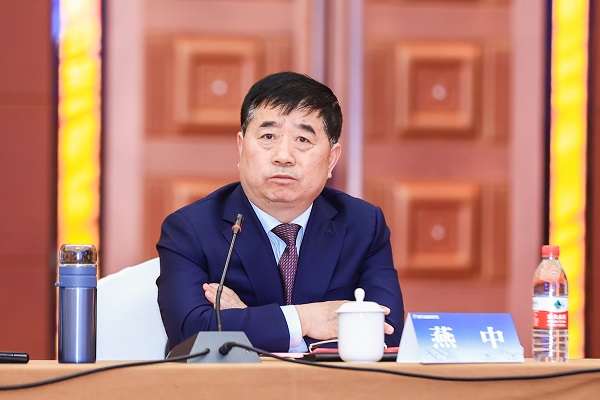 拼搏手机版（中国）副总经理燕中主持会议.jpg